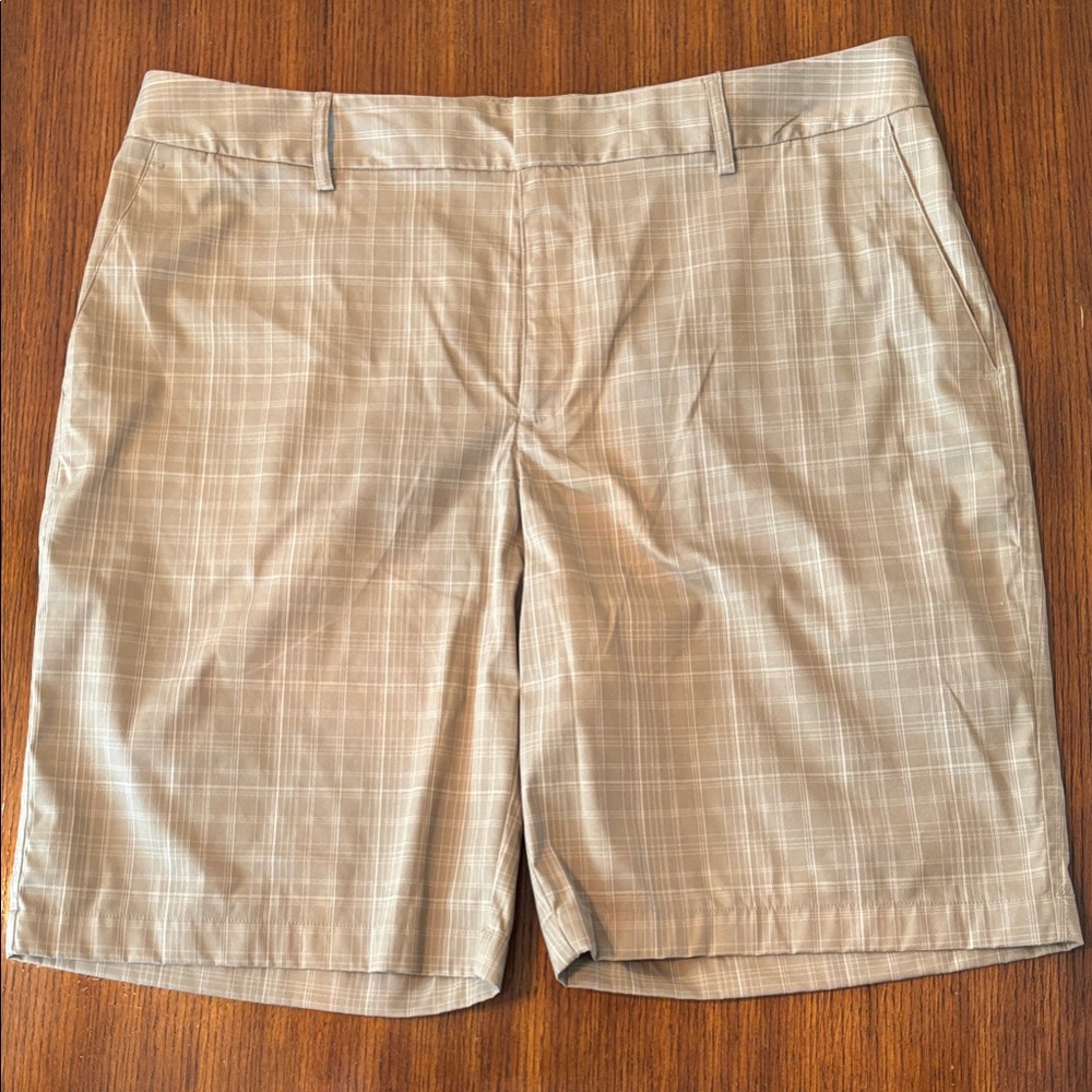 Under Armour Mens Flat Front Shorts Tan Plaid